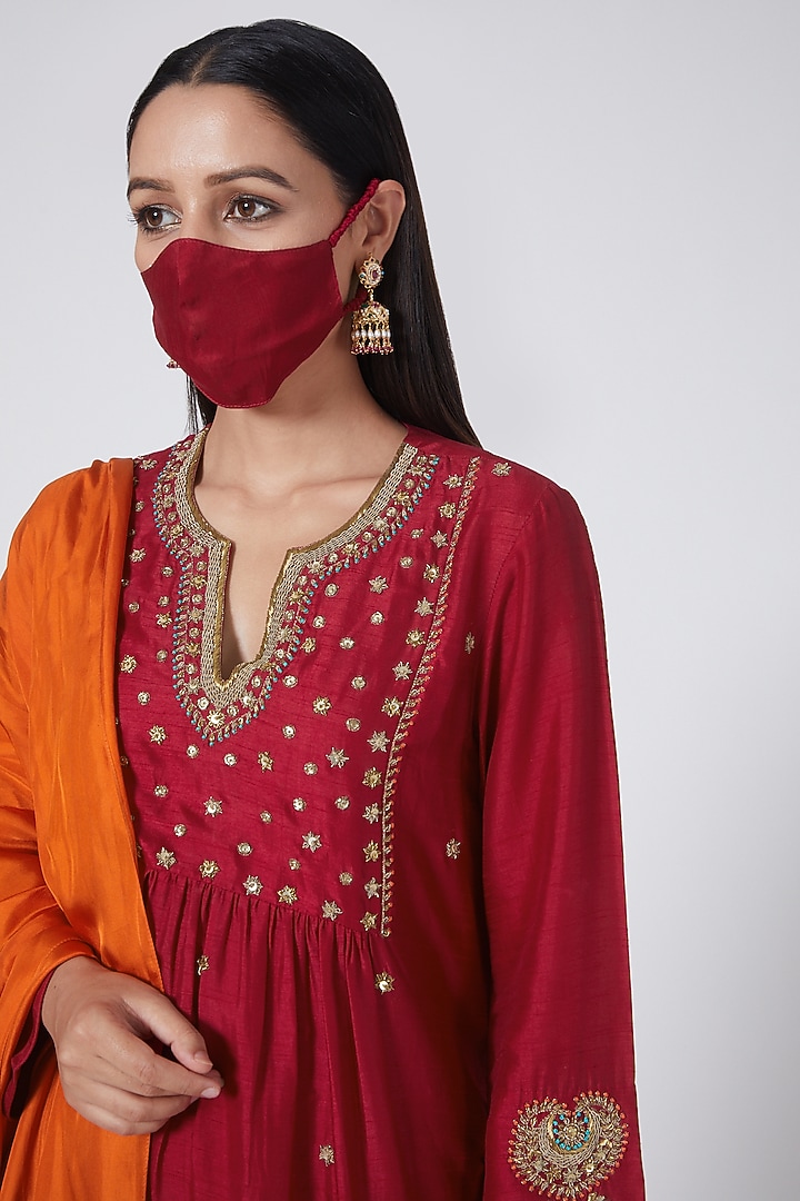 Red Embroidered Chanderi Silk Kurta Set by Niti Bothra at Pernia's Pop Up Shop