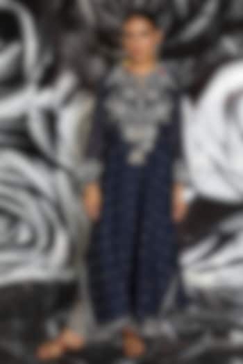 Navy Blue Embroidered Kurta Set by Niti Bothra at Pernia's Pop Up Shop