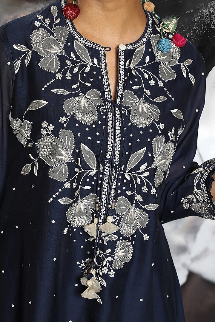 Navy Blue Embroidered Kurta Set by Niti Bothra at Pernia's Pop Up Shop