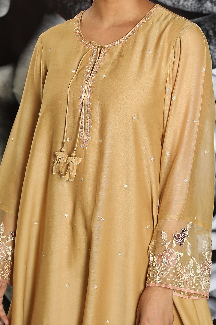Beige Embroidered Kurta Set by Niti Bothra at Pernia's Pop Up Shop