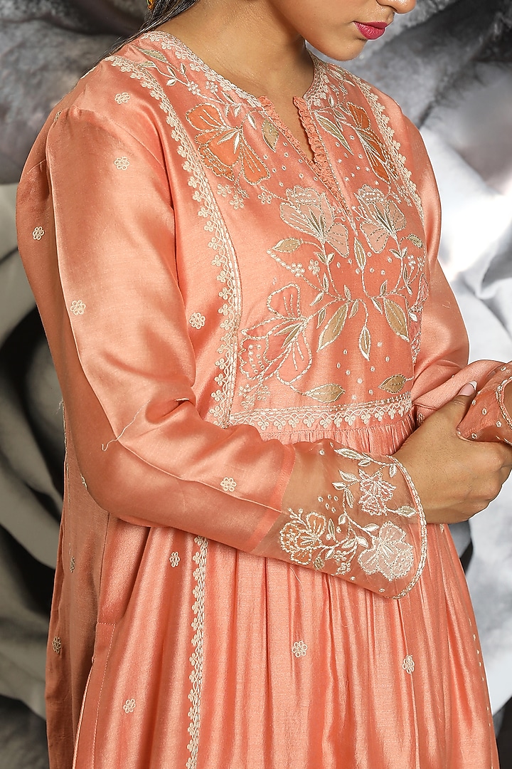Peach Embroidered Kurta Set by Niti Bothra at Pernia's Pop Up Shop