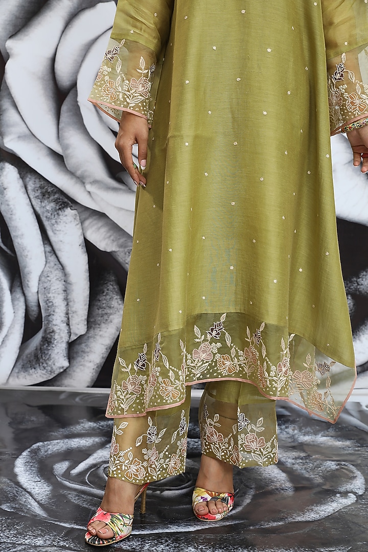 Green Embroidered Kurta Set by Niti Bothra at Pernia's Pop Up Shop