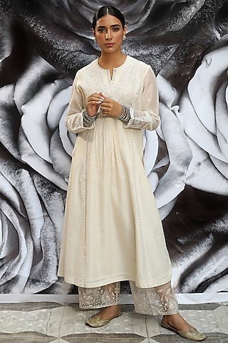 Ivory Kurta Set With Embroidery by Niti Bothra