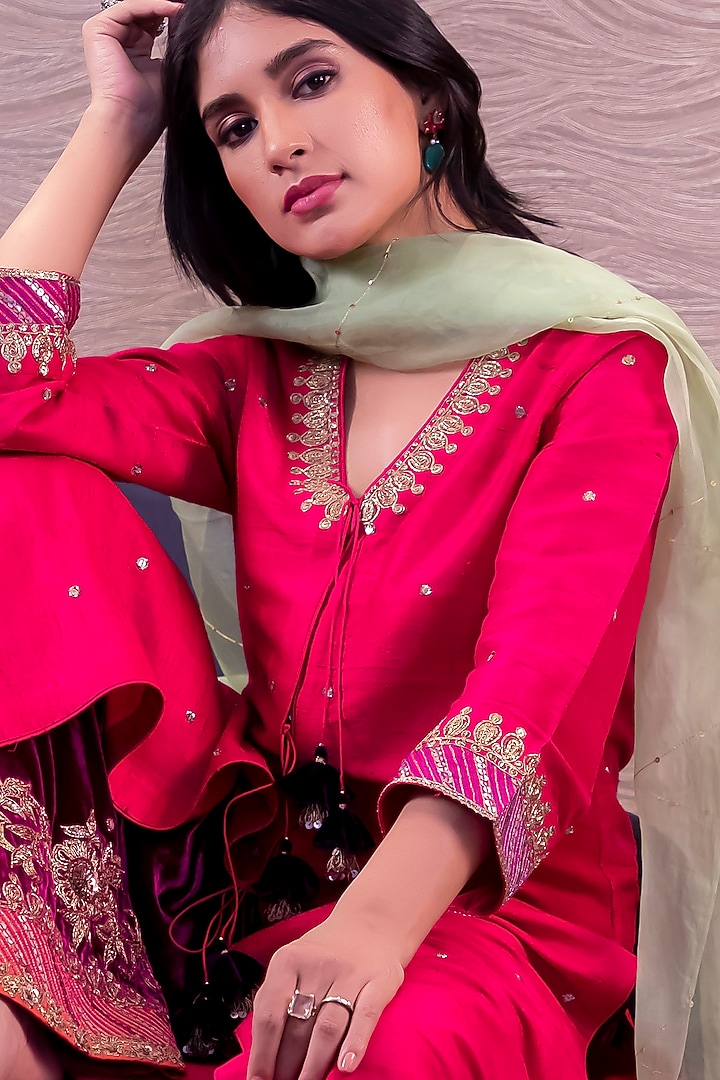 Rani Pink Mughal Embroidered Kurta Set by Niti Bothra at Pernia's Pop Up Shop