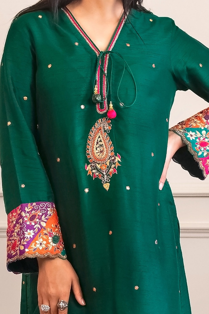 Emerald Green Embroidered Kurta Set by Niti Bothra at Pernia's Pop Up Shop