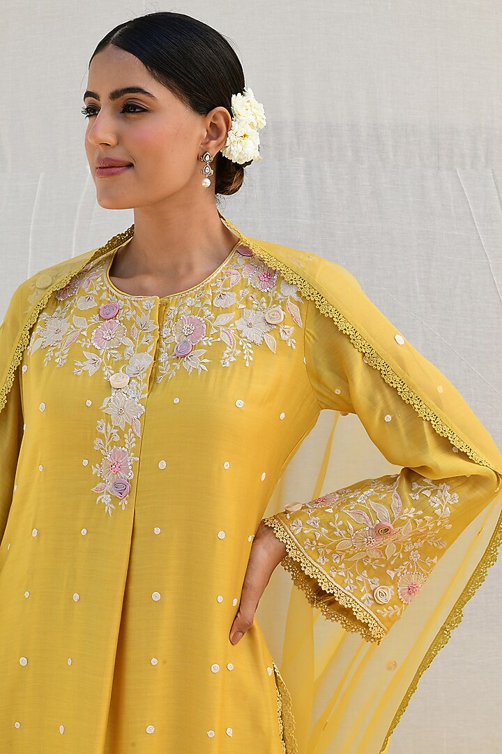 Yellow Bemberg Embroidered Kurta Set by Niti Bothra at Pernia's Pop Up Shop