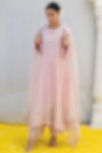 Pink Banarasi Silk Embroidered Kurta Set by Niti Bothra at Pernia's Pop Up Shop