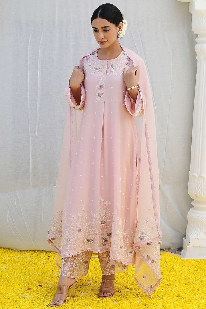 Pink Banarasi Silk Embroidered Kurta Set by Niti Bothra at Pernia's Pop Up Shop