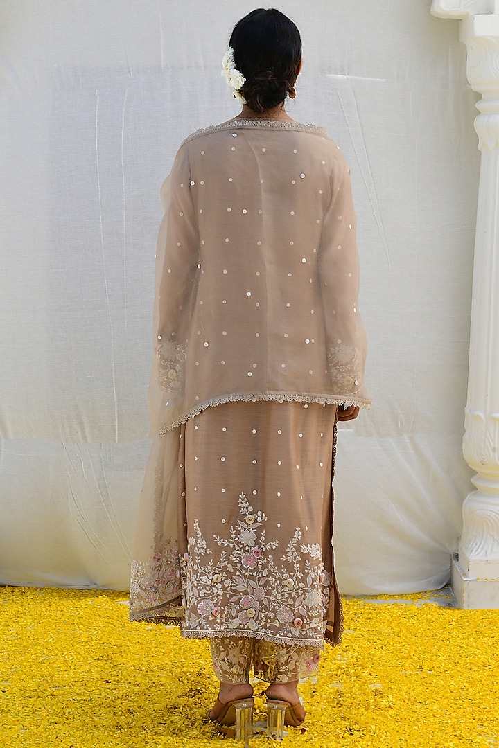 Ivory Banarasi Silk Embroidered Kurta Set by Niti Bothra at Pernia's Pop Up Shop