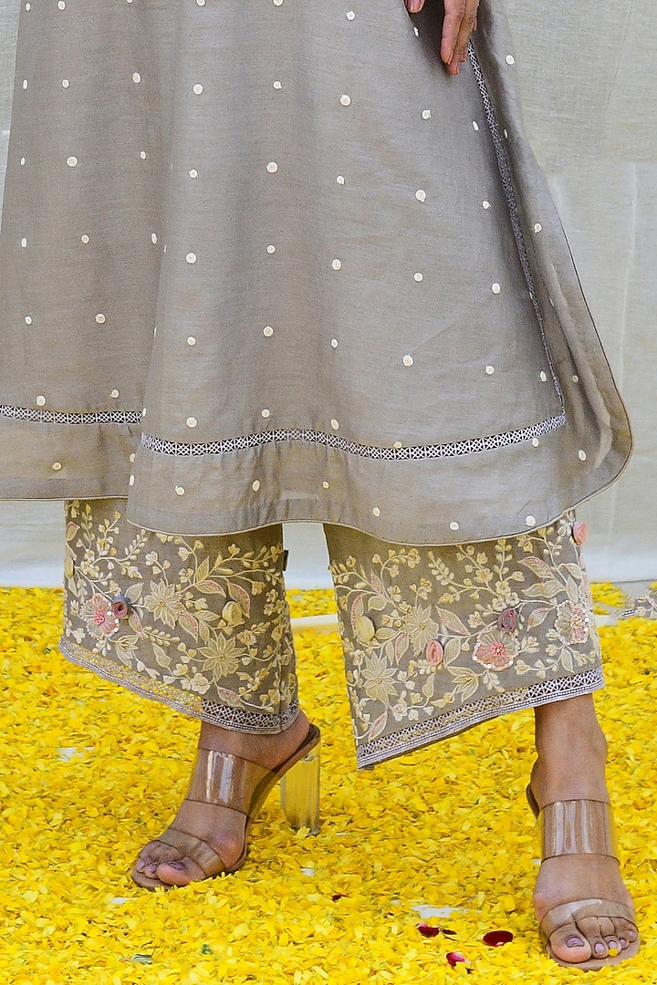 Grey Banarasi Silk Embroidered Kurta Set by Niti Bothra at Pernia's Pop Up Shop