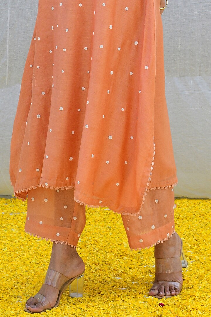 Peach Banarasi Silk Embroidered Kurta Set by Niti Bothra at Pernia's Pop Up Shop