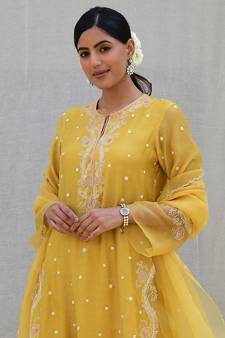 Yellow Banarasi Silk Embroidered Kurta Set by Niti Bothra at Pernia's Pop Up Shop