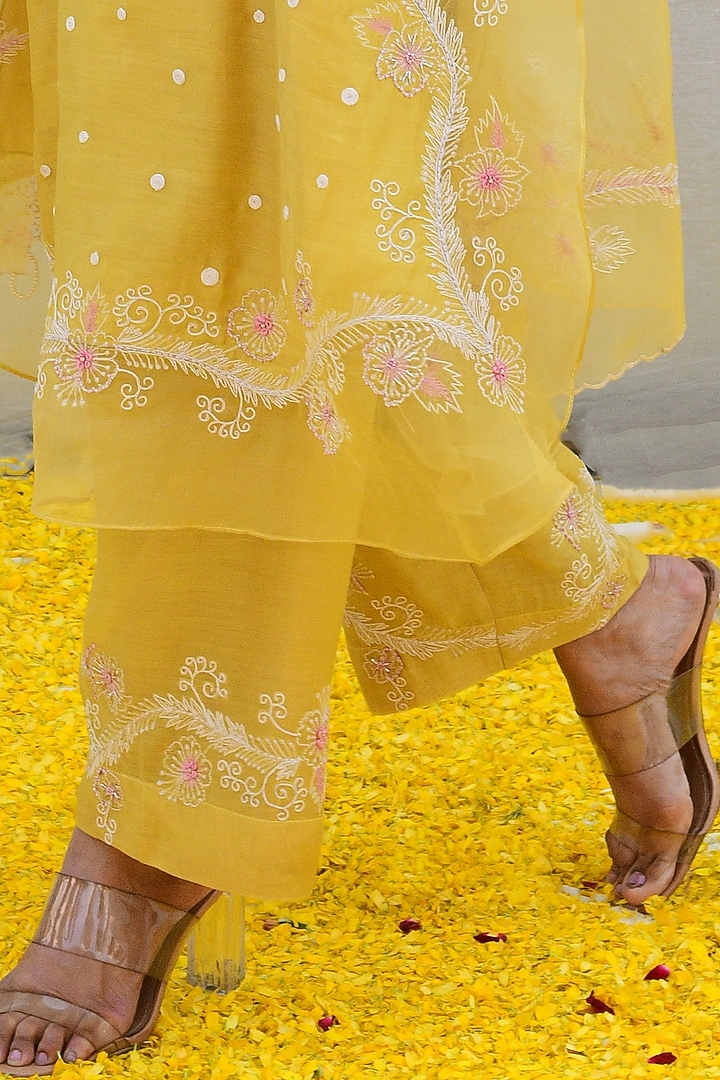 Yellow Banarasi Silk Embroidered Kurta Set by Niti Bothra at Pernia's Pop Up Shop