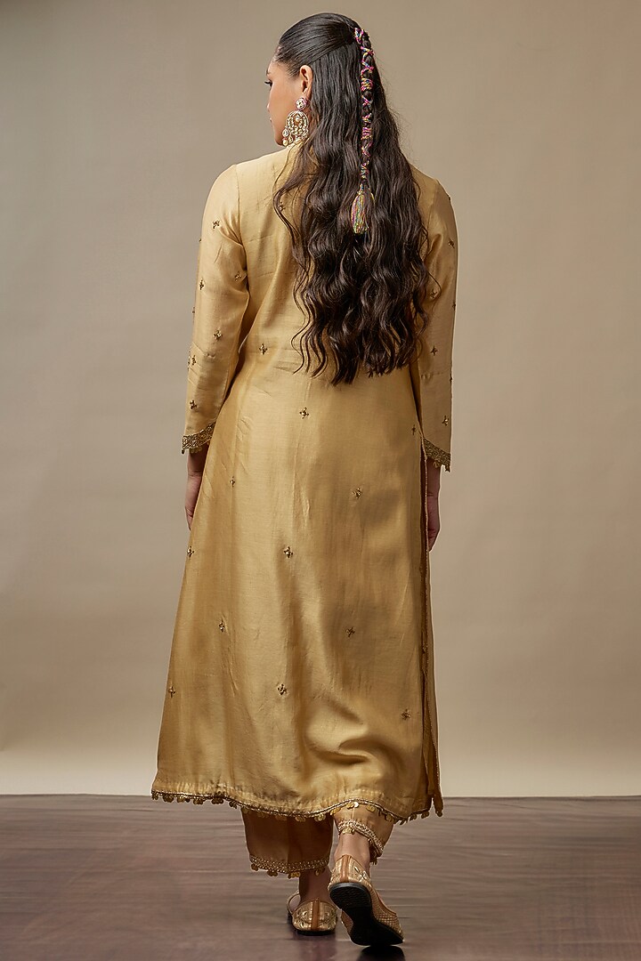 Ivory Chanderi Silk Zardosi Embroidered Kurta Set by Niti Bothra at Pernia's Pop Up Shop