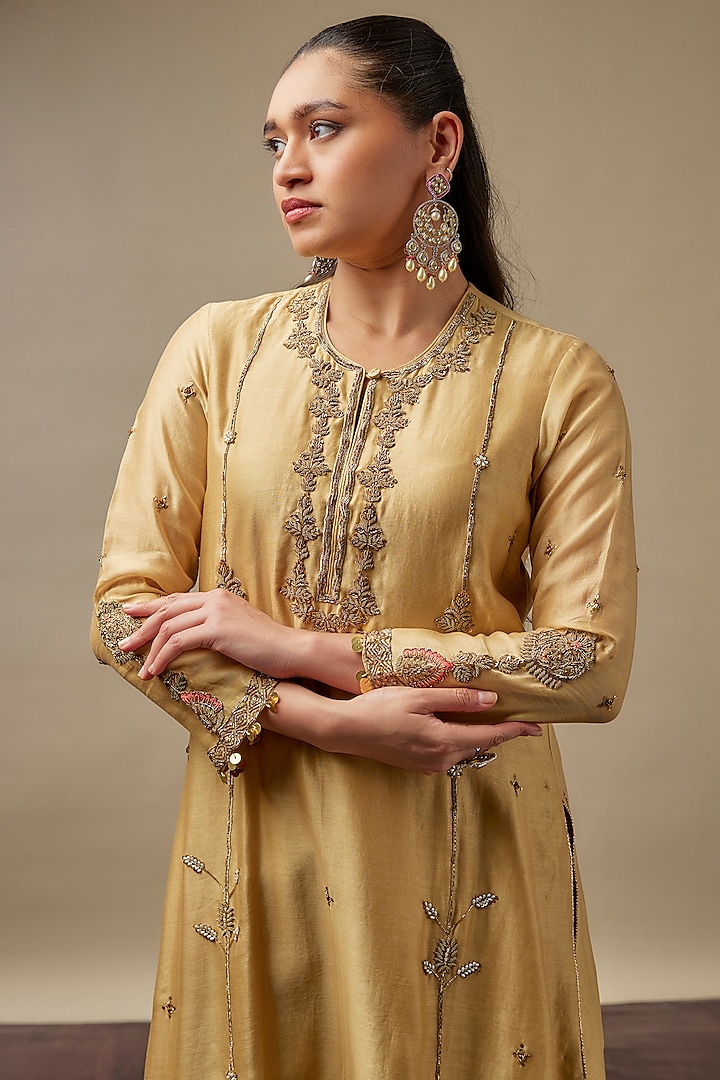 Ivory Chanderi Silk Zardosi Embroidered Kurta Set by Niti Bothra at Pernia's Pop Up Shop