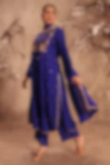 Indigo Chiniya Silk Zardosi Embroidered Kurta Set by Niti Bothra at Pernia's Pop Up Shop