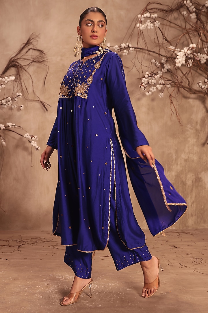 Indigo Chiniya Silk Zardosi Embroidered Kurta Set by Niti Bothra at Pernia's Pop Up Shop