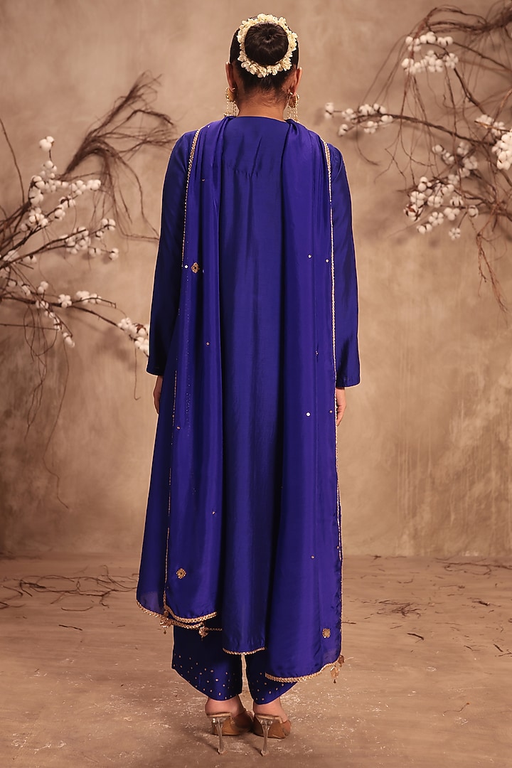 Indigo Chiniya Silk Zardosi Embroidered Kurta Set by Niti Bothra at Pernia's Pop Up Shop