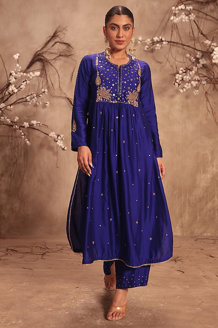 Indigo Chiniya Silk Zardosi Embroidered Kurta Set by Niti Bothra at Pernia's Pop Up Shop