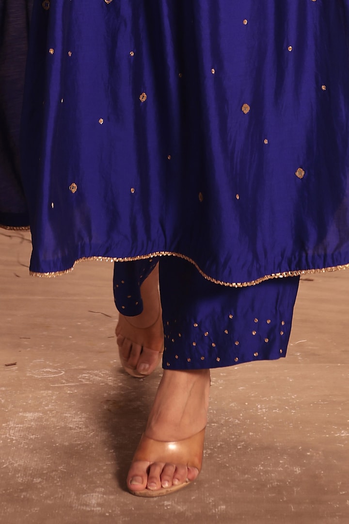 Indigo Chiniya Silk Zardosi Embroidered Kurta Set by Niti Bothra at Pernia's Pop Up Shop