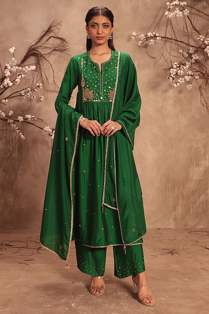 Green Chiniya Silk Zardosi Embroidered Kurta Set by Niti Bothra at Pernia's Pop Up Shop