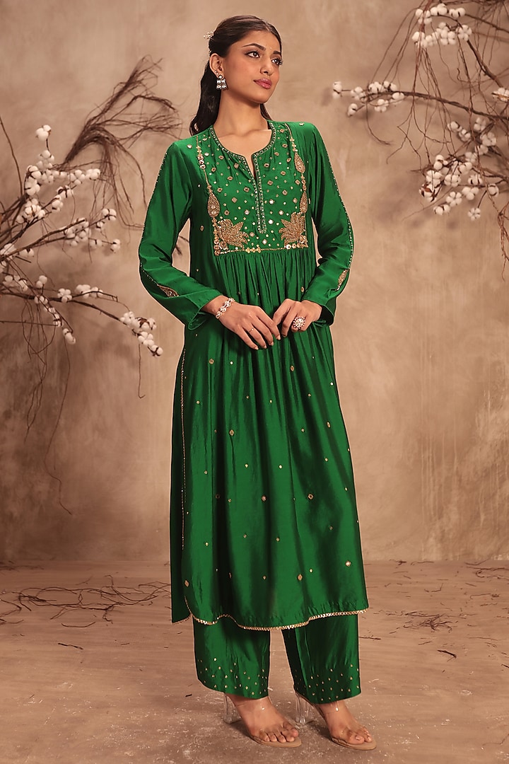 Green Chiniya Silk Zardosi Embroidered Kurta Set by Niti Bothra at Pernia's Pop Up Shop