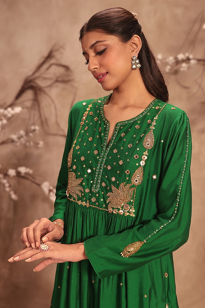 Green Chiniya Silk Zardosi Embroidered Kurta Set by Niti Bothra at Pernia's Pop Up Shop