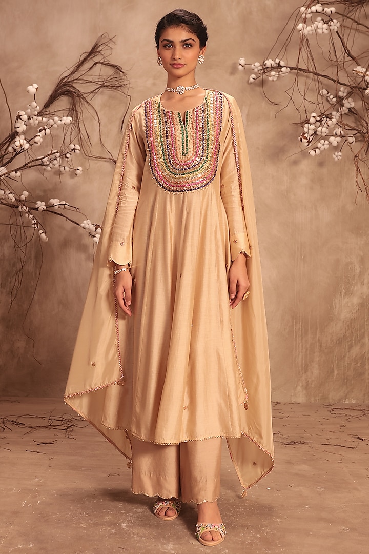 Ivory Chiniya Silk Zardosi Embroidered Kalidar Kurta Set by Niti Bothra at Pernia's Pop Up Shop