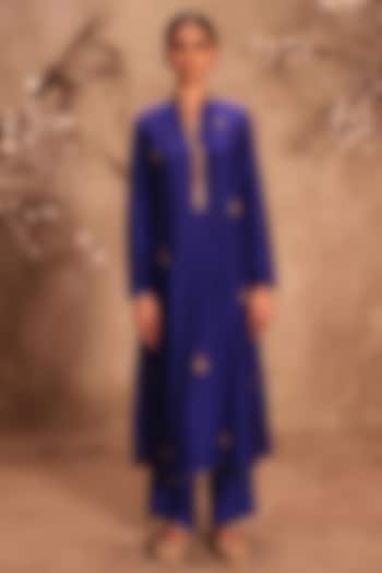 Indigo Chiniya Silk Zardosi Embroidered Kurta Set by Niti Bothra at Pernia's Pop Up Shop