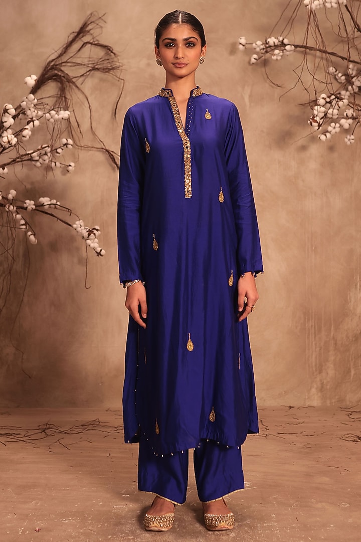 Indigo Chiniya Silk Zardosi Embroidered Kurta Set by Niti Bothra at Pernia's Pop Up Shop