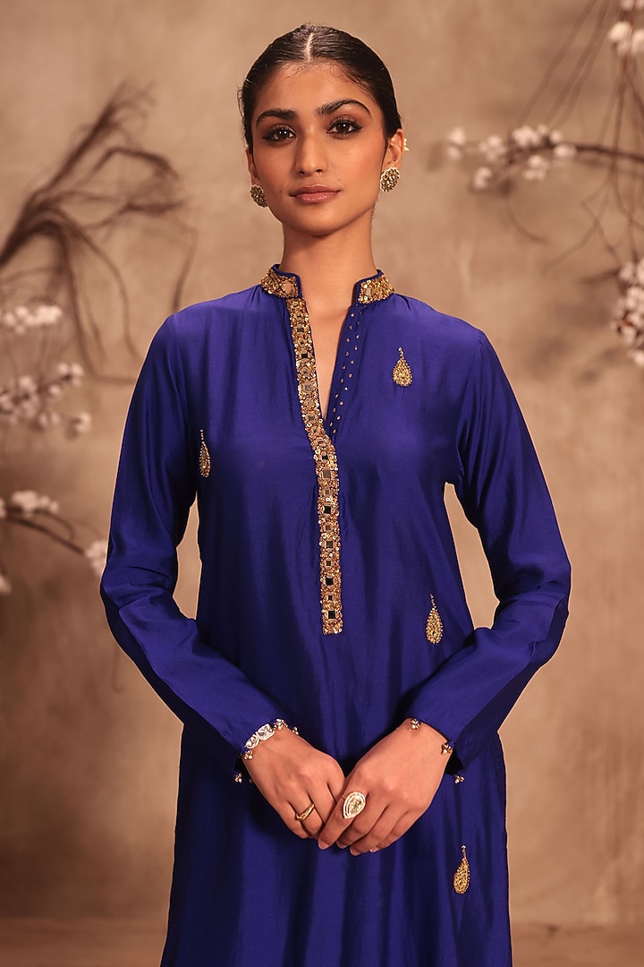 Indigo Chiniya Silk Zardosi Embroidered Kurta Set by Niti Bothra at Pernia's Pop Up Shop