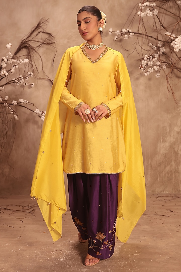 Yellow Chiniya Silk Zardosi Embroidered Kurta Set by Niti Bothra at Pernia's Pop Up Shop