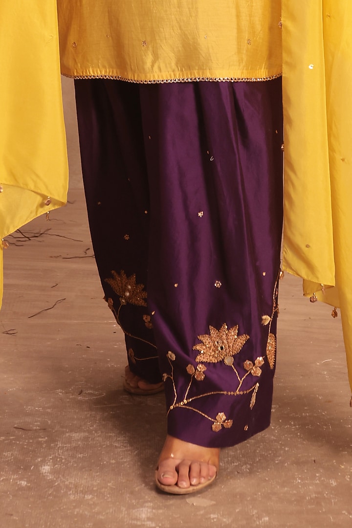Yellow Chiniya Silk Zardosi Embroidered Kurta Set by Niti Bothra at Pernia's Pop Up Shop