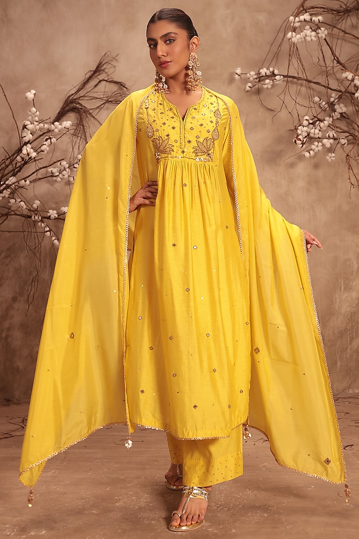 Yellow Chiniya Silk Zardosi Embroidered Kurta Set by Niti Bothra at Pernia's Pop Up Shop