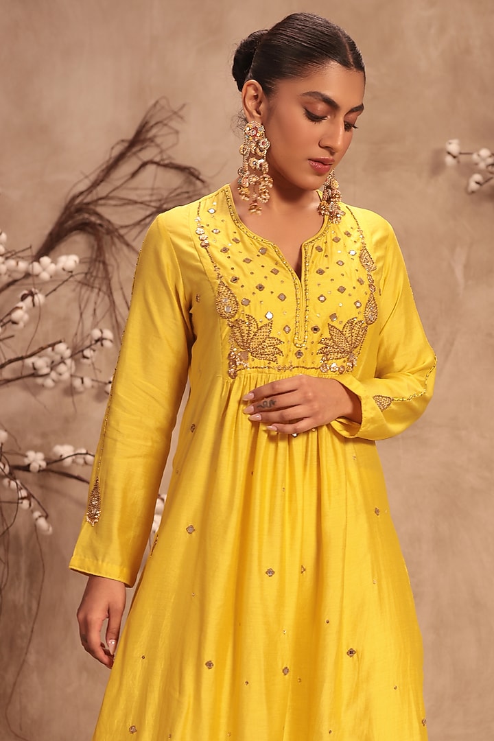 Yellow Chiniya Silk Zardosi Embroidered Kurta Set by Niti Bothra at Pernia's Pop Up Shop
