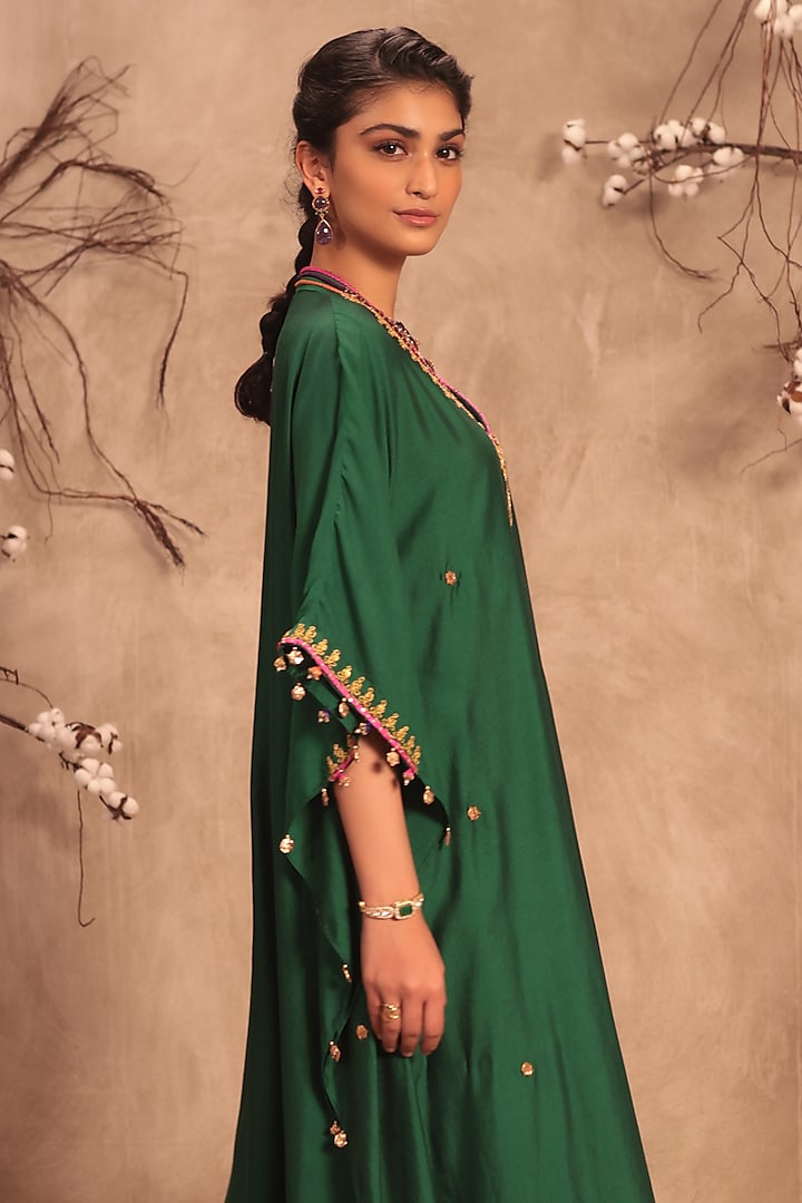 Green Chiniya Silk Zardosi Embroidered Kurta Set by Niti Bothra at Pernia's Pop Up Shop