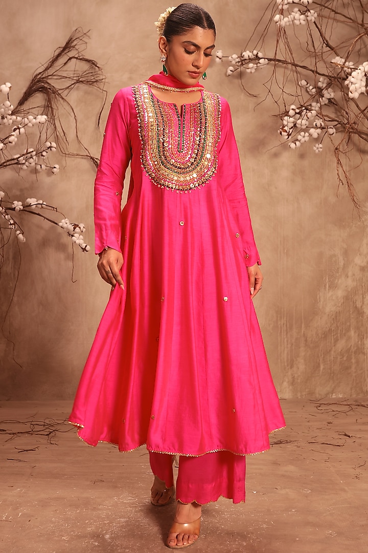 Hot Pink Chiniya Silk Zardosi Embroidered Kalidar Kurta Set by Niti Bothra at Pernia's Pop Up Shop