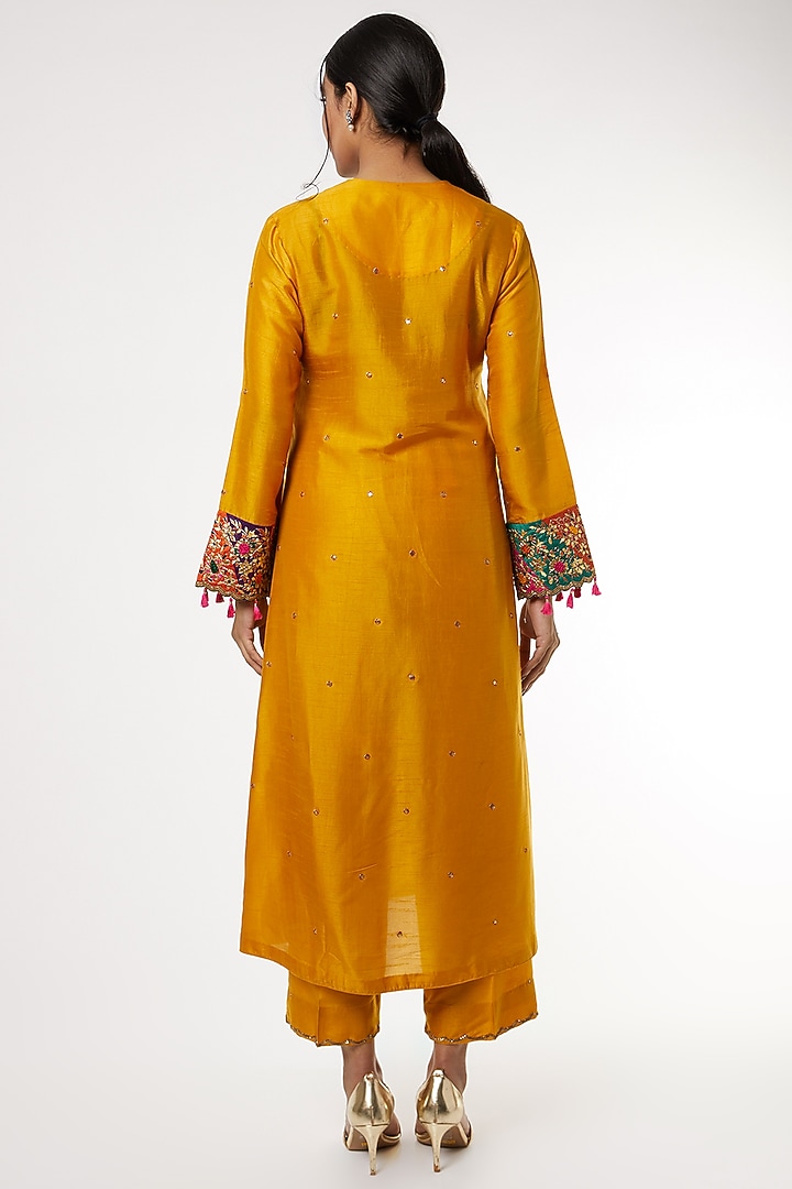 Mustard Embroidered Kurta Set by Niti Bothra at Pernia's Pop Up Shop