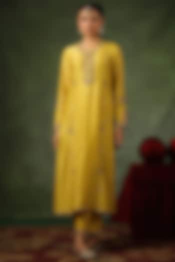 Yellow Chanderi Silk Zardosi Embroidered Kurta Set by Niti Bothra at Pernia's Pop Up Shop