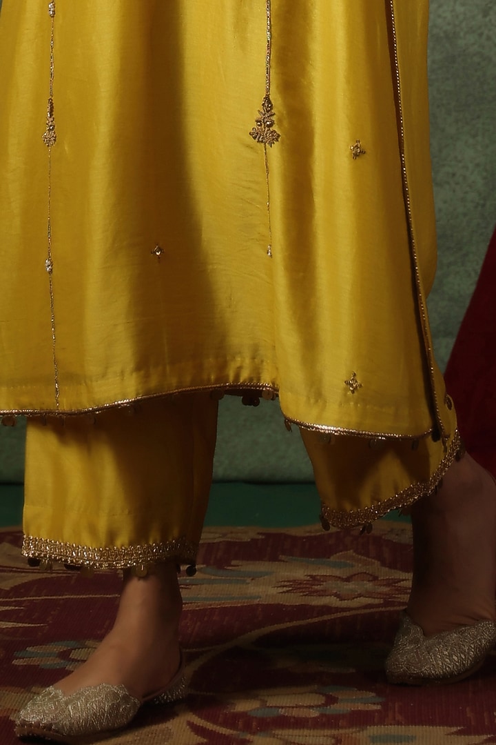 Yellow Chanderi Silk Zardosi Embroidered Kurta Set by Niti Bothra at Pernia's Pop Up Shop