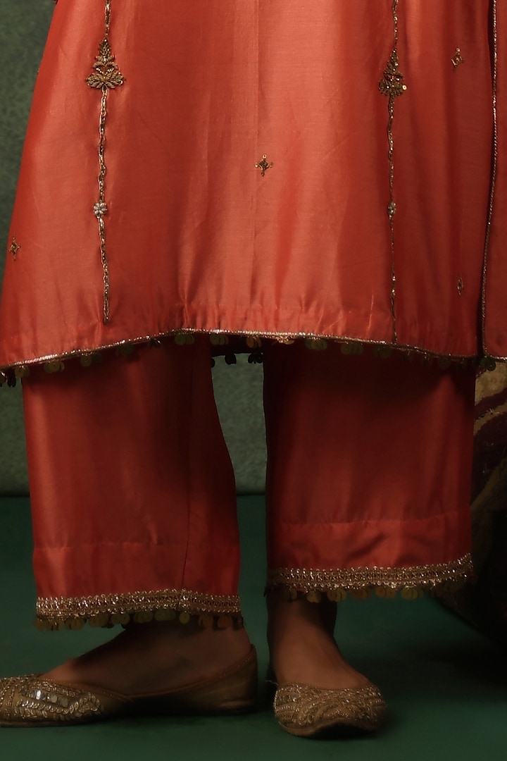 Peach Chanderi Silk Zardosi Embroidered Kurta Set by Niti Bothra at Pernia's Pop Up Shop