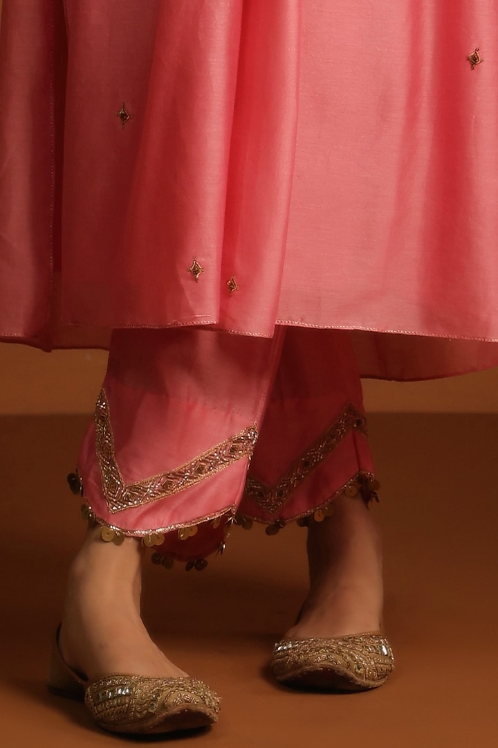 Pink Chanderi Silk Zardosi Embroidered Kurta Set by Niti Bothra at Pernia's Pop Up Shop