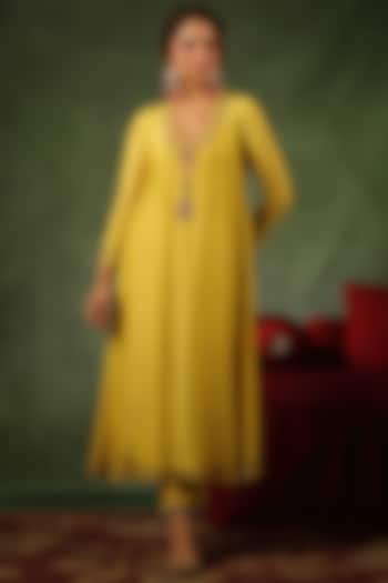 Yellow Chanderi Silk Zardosi Embroidered Kurta Set by Niti Bothra