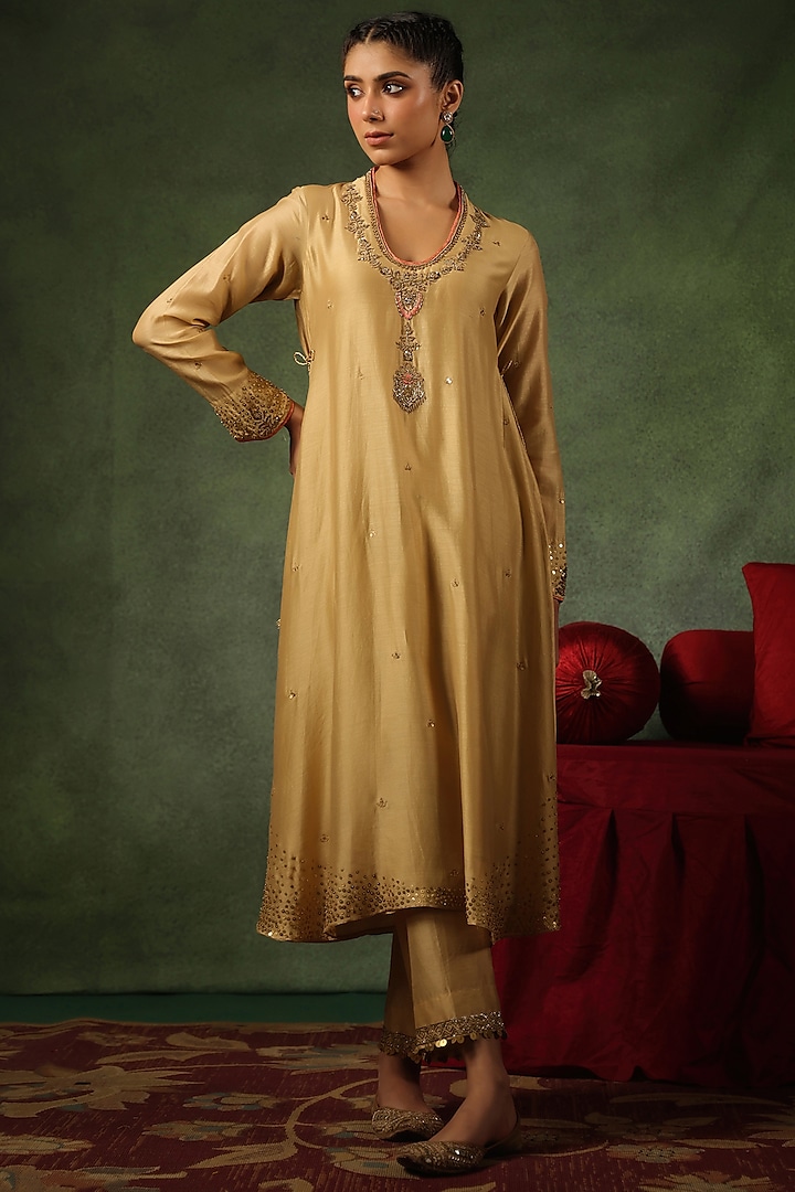 Ivory Chanderi Silk Zardosi Embroidered Kurta Set by Niti Bothra at Pernia's Pop Up Shop