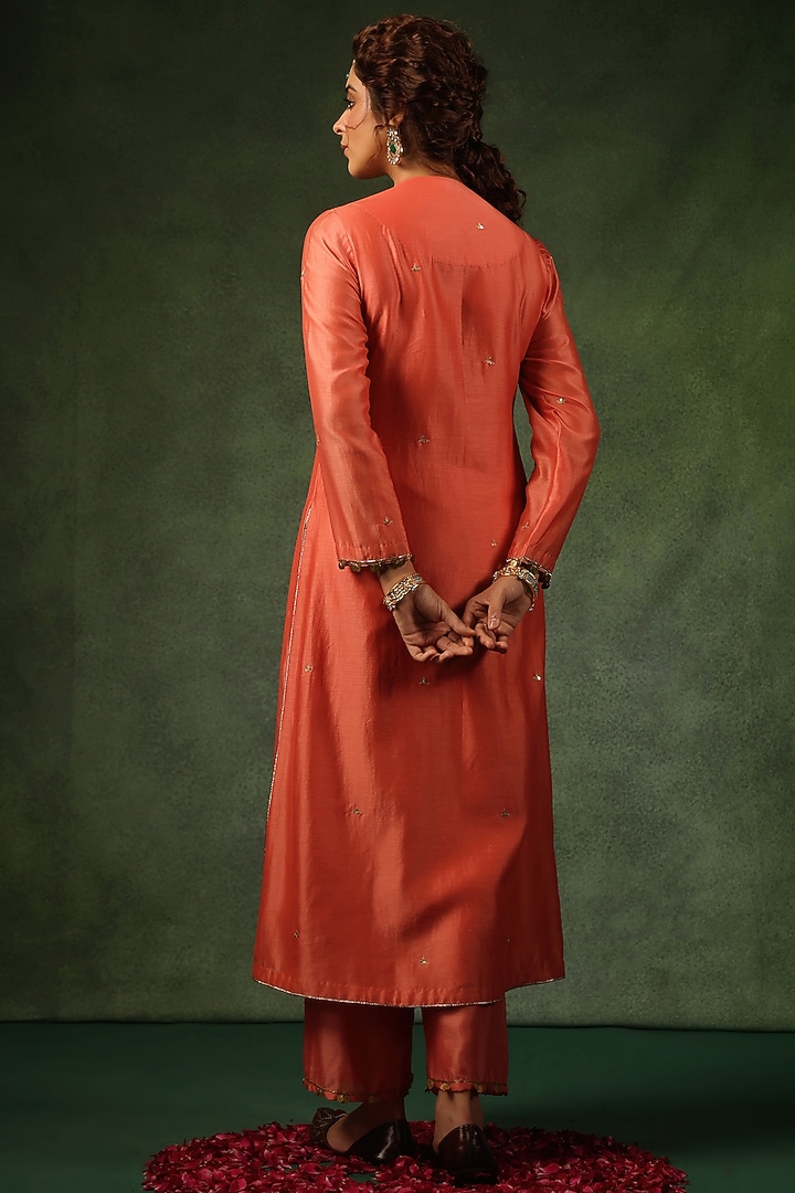 Peach Chanderi Silk Zardosi Embroidered Kurta Set by Niti Bothra at Pernia's Pop Up Shop