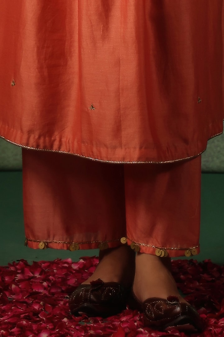 Peach Chanderi Silk Zardosi Embroidered Kurta Set by Niti Bothra at Pernia's Pop Up Shop