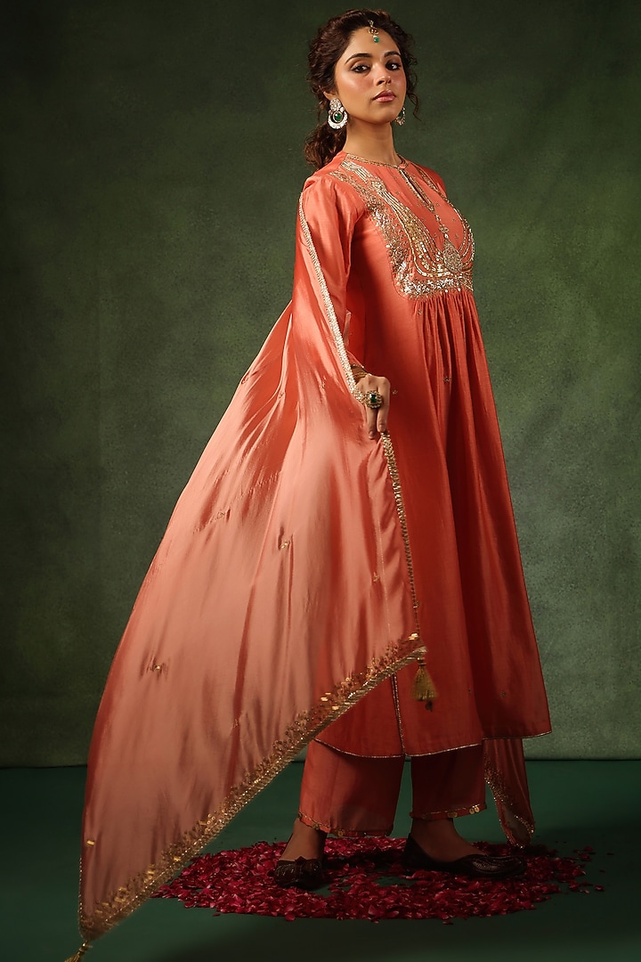 Peach Chanderi Silk Zardosi Embroidered Kurta Set by Niti Bothra at Pernia's Pop Up Shop