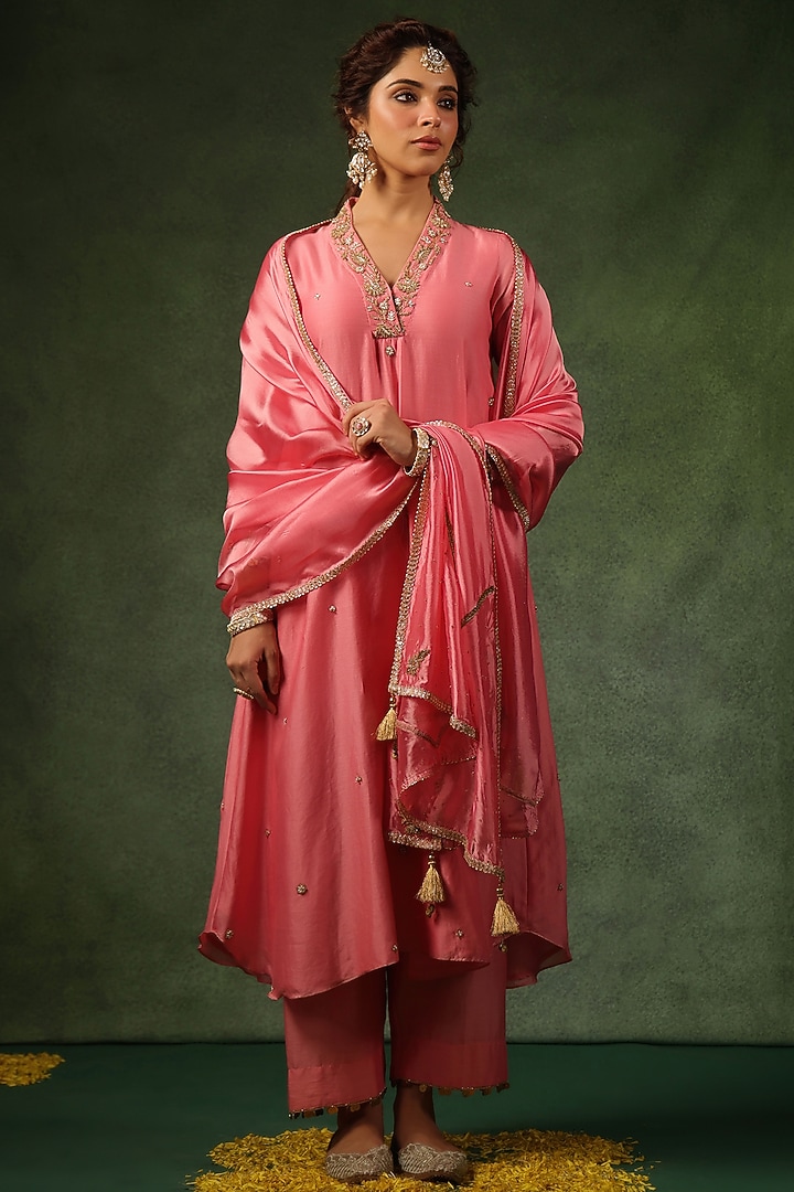 Pink Chanderi Silk Zardosi Embroidered Kurta Set by Niti Bothra at Pernia's Pop Up Shop
