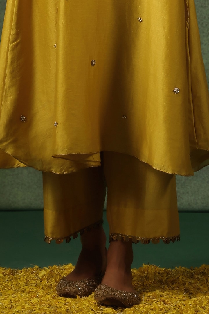 Yellow Chanderi Silk Zardosi Embroidered Kurta Set by Niti Bothra at Pernia's Pop Up Shop