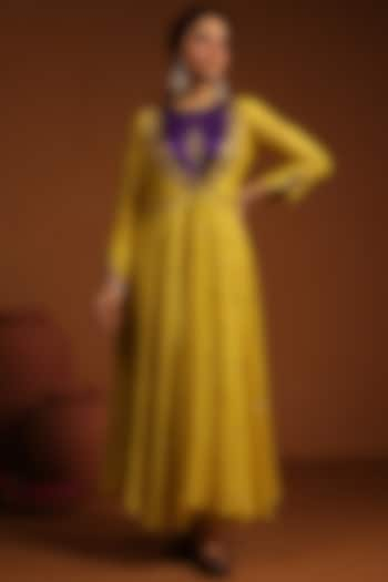 Yellow & Purple Chanderi Silk Zardosi Embroidered Kalidar Kurta Set by Niti Bothra at Pernia's Pop Up Shop